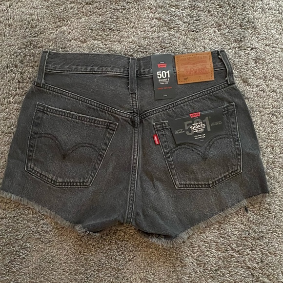 Levi’s high rise shorts - Picture 2 of 4